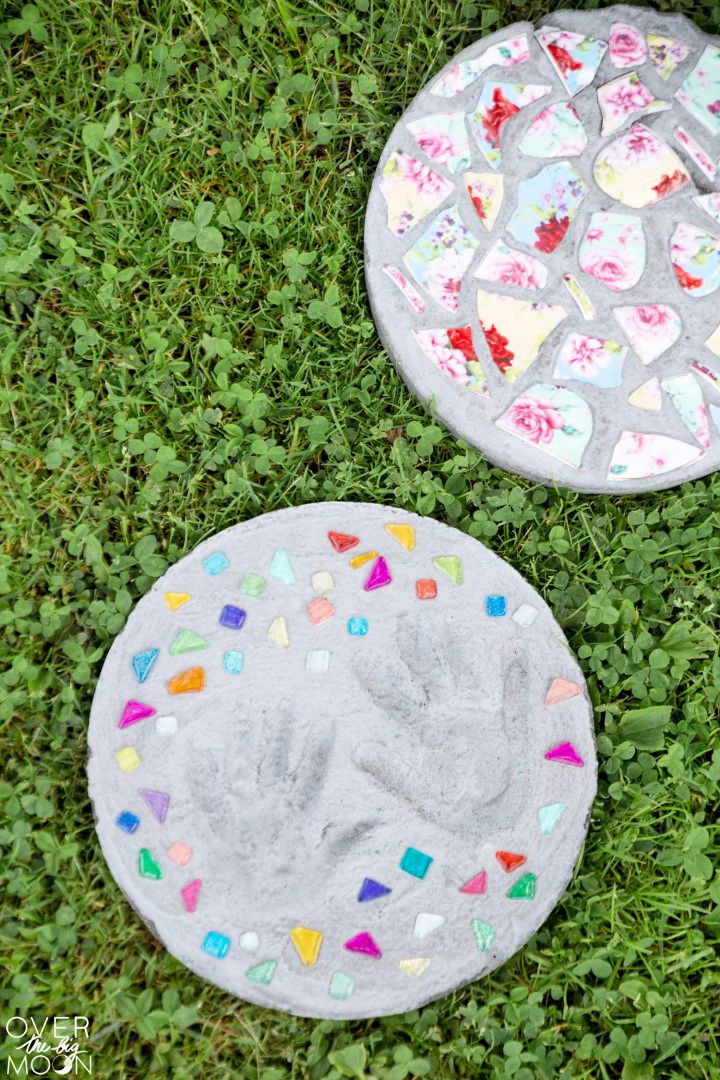 DIY Garden Stepping Stones