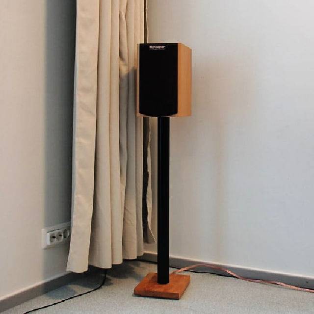 How to Build a Vika Curry Speaker Stand