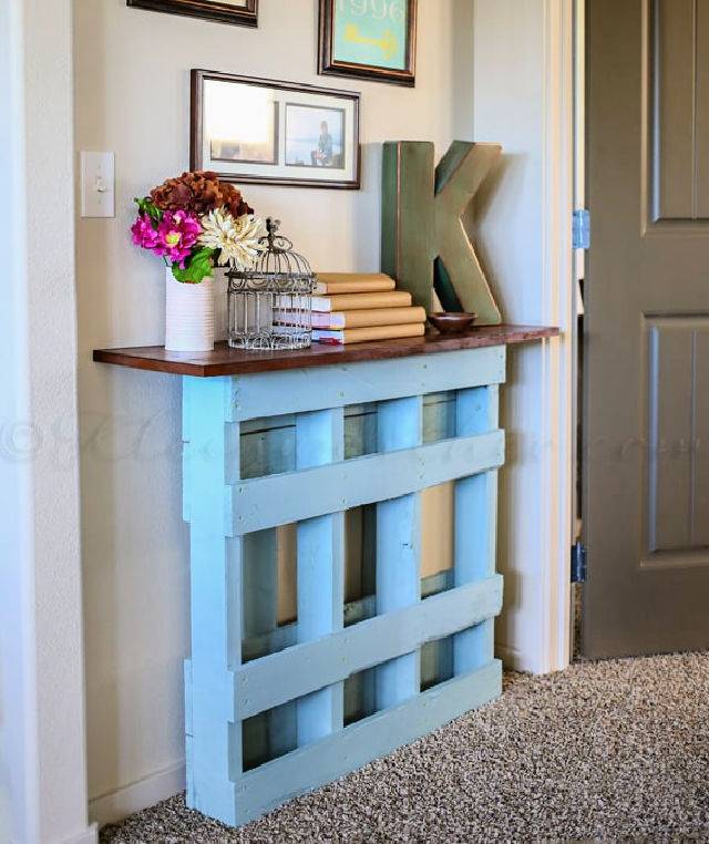 Quick and Easy Pallet Console Table