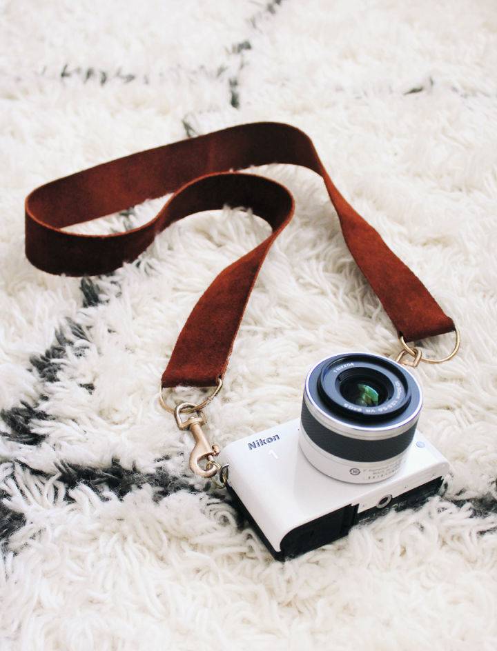 Beautiful DIY Leather Camera Strap