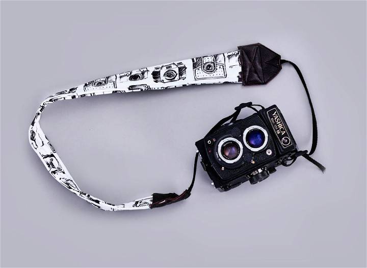 How to Make a Camera Strap for a Gift