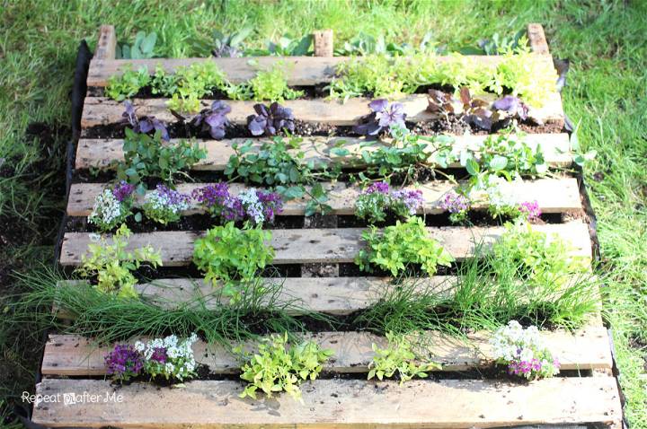 DIY Wooden Pallet Herb Garden