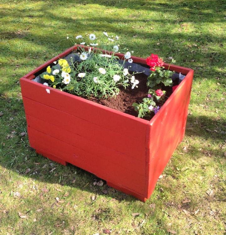 Make a Pallet Planter Box
