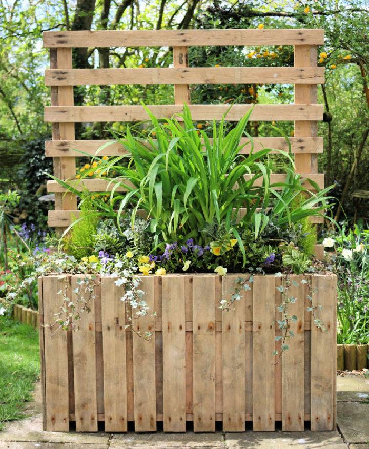 Upcycled Pallet Planter and Patio Privacy Screen