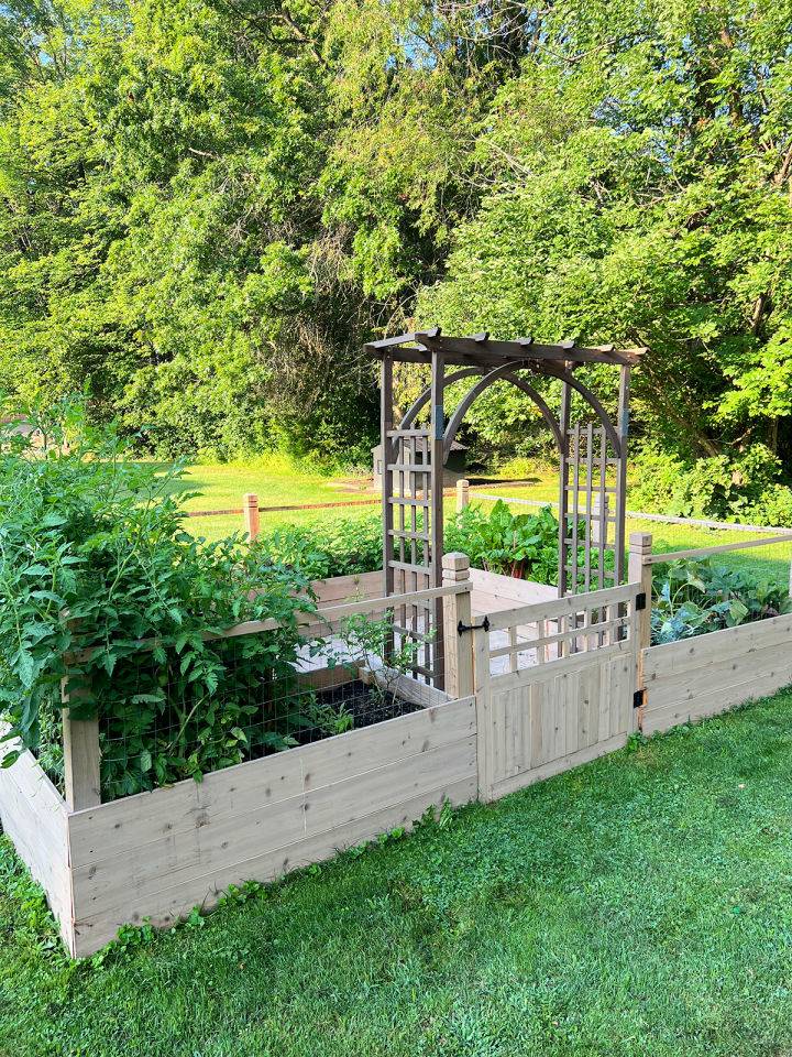 Build an Enclosed Raised Garden Bed