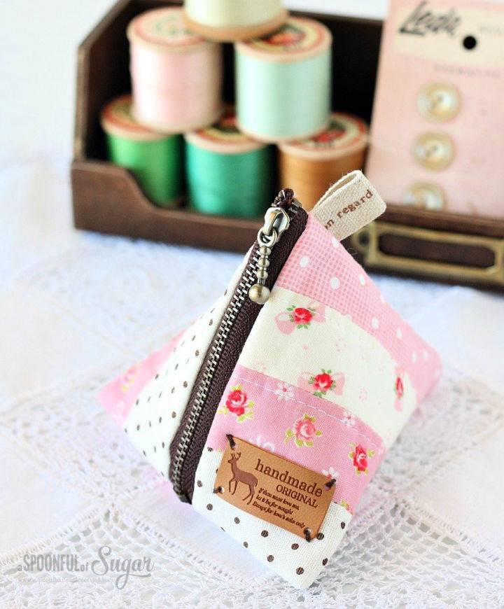 How to Sew a Triangle Pouch - Free Pattern