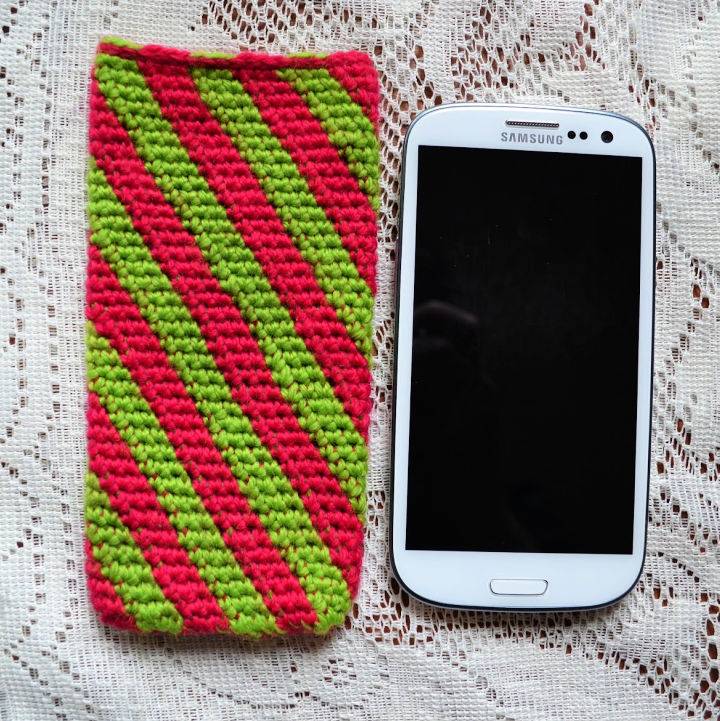 Crochet a Tapestry Phone Case