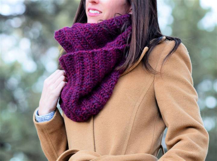 Classic Crocheted Cowl - Free Pattern