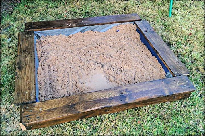 DIY Pallet Sandbox