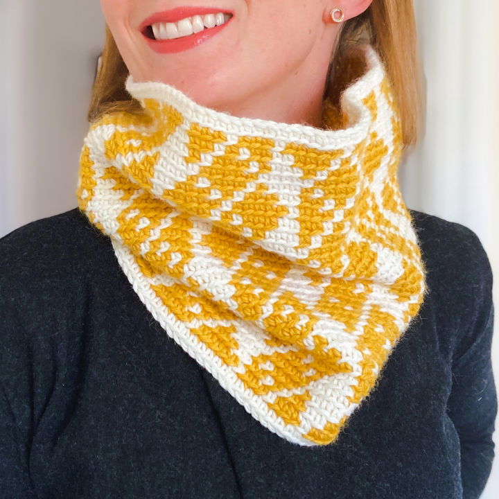 Diamond Ladder Tapestry Crochet Cowl Pattern