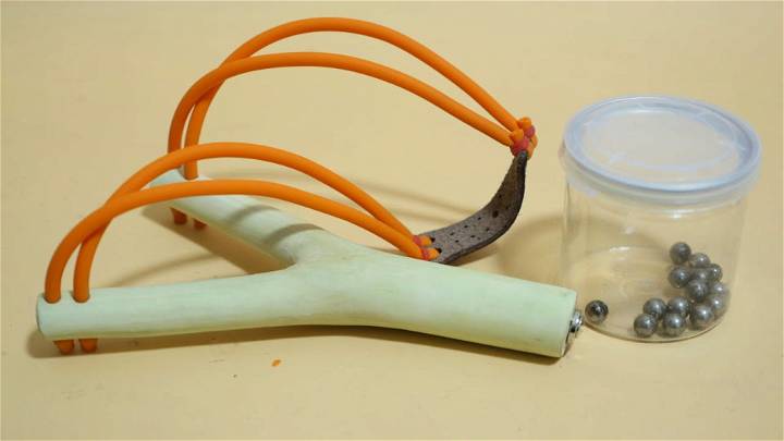 How to Make an Easy Survival Slingshot
