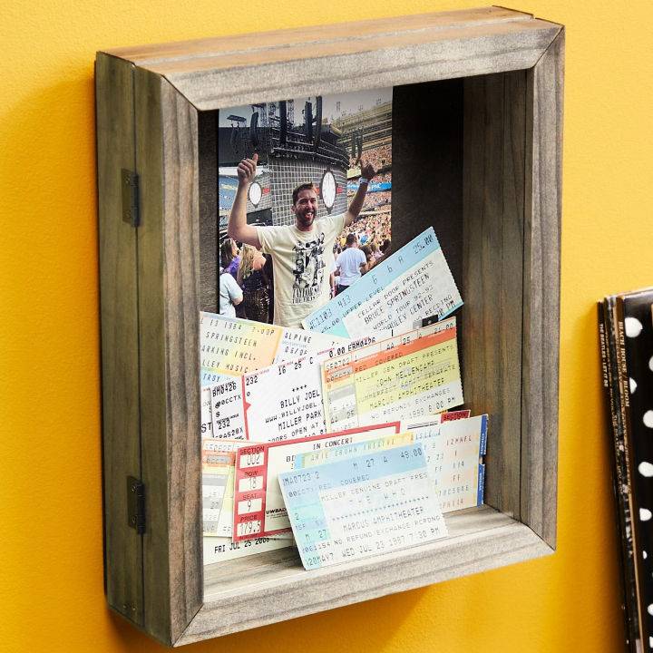 Make a Shadow Box With Written Instructions