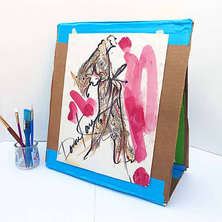 Making an Art Easel Out of a Cardboard Box
