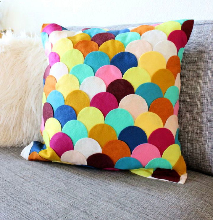 No sew Felt Scalloped Pillow