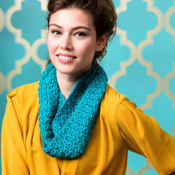 Puff Stitch Crochet Cowl Pattern for Beginners