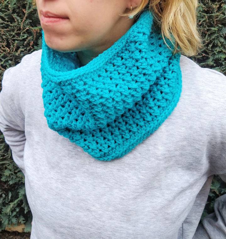 Quick and Easy Crochet Crossrows Cowl