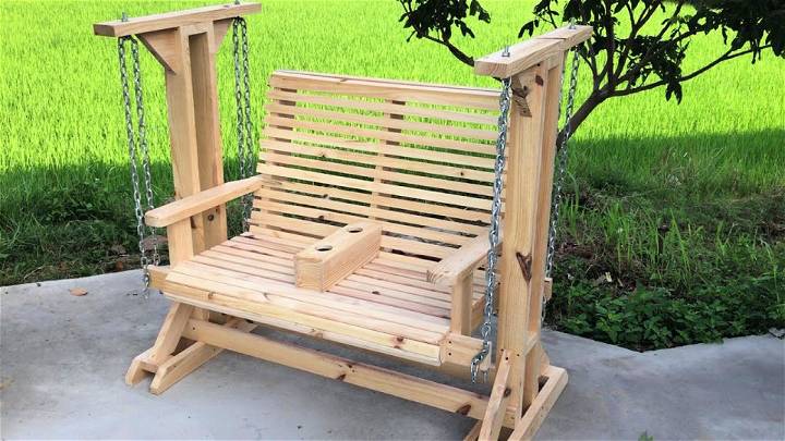 Creative Swing Chair With Recycled Pallets