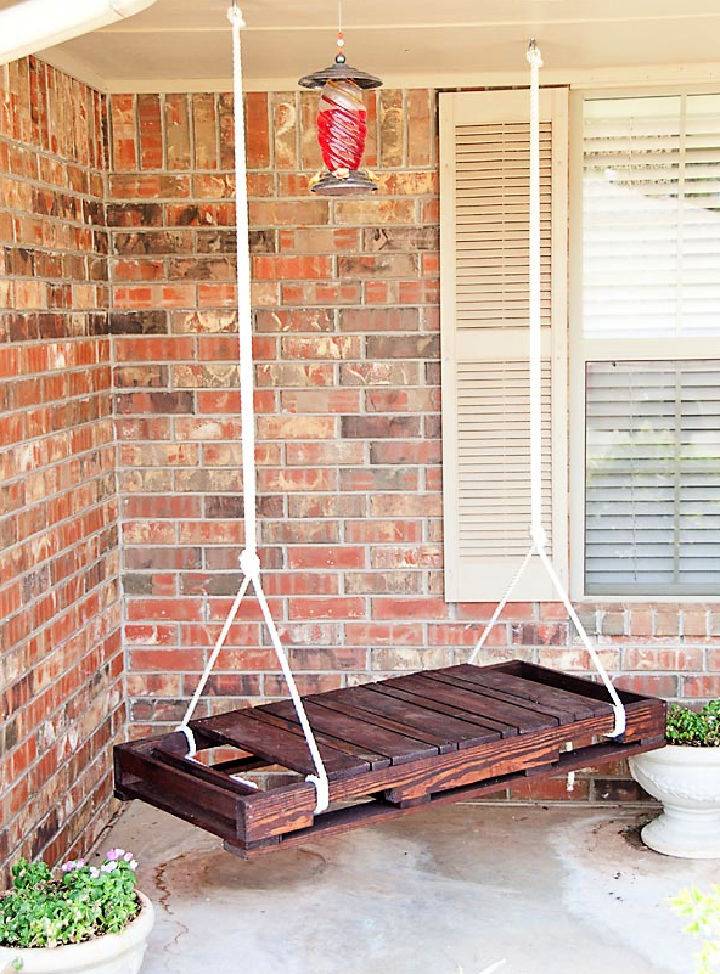 Make Your Own Pallet Swing Bench at Home