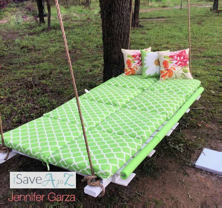 Outdoor Hanging Pallet Bed Design