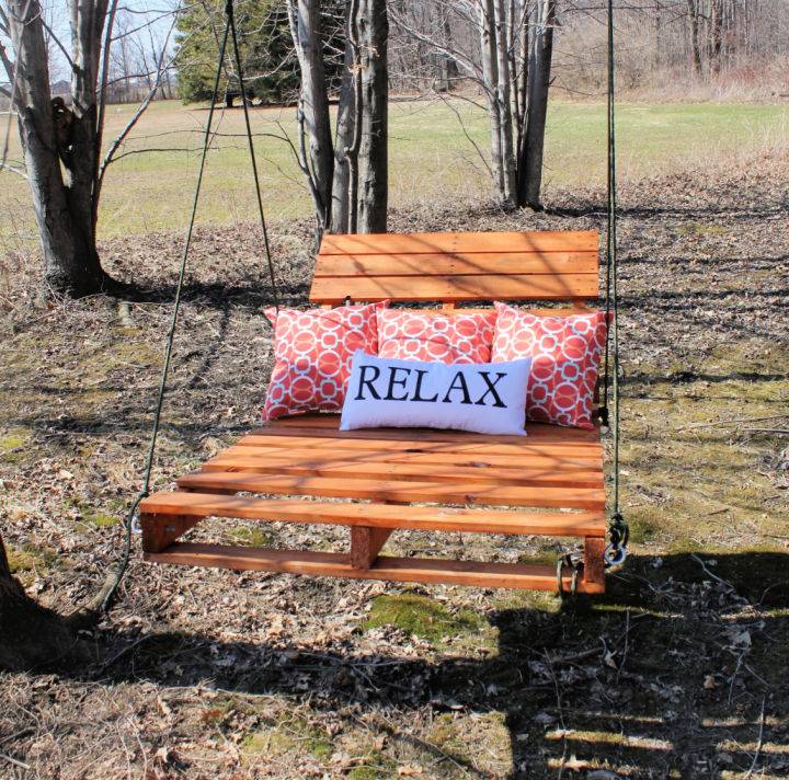 Wooden Pallet Swing for Outdoor