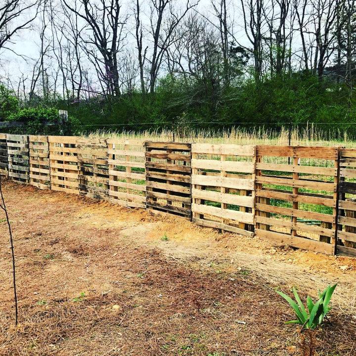 Low Budget DIY Pallet Fence