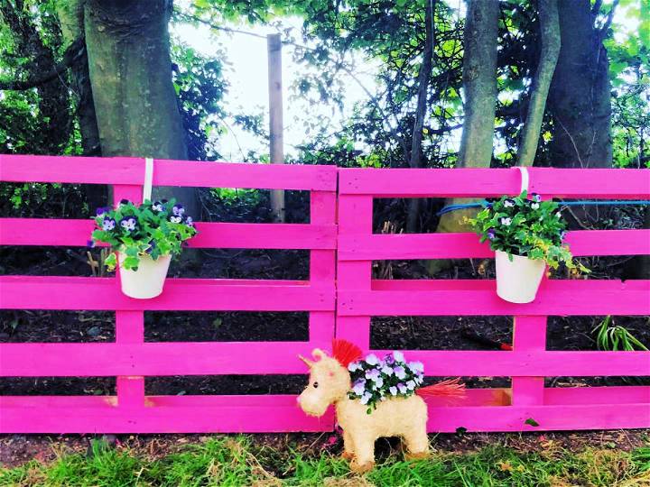 Pretty In Pink Garden Pallet Fence