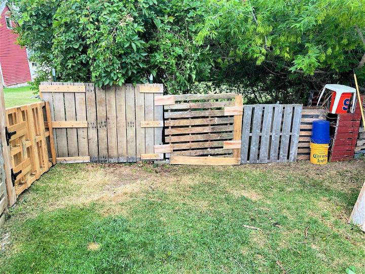 Wood Pallet Fence for Outdoor Spaces