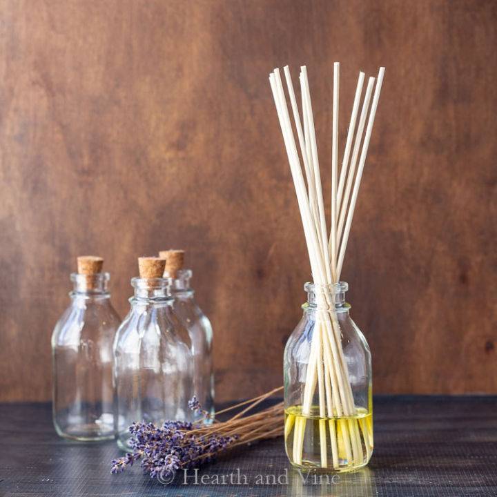 How to Make an Aromatherapy Reed Diffuser