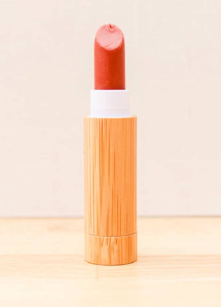 Beautiful DIY Natural Matte Lipstick