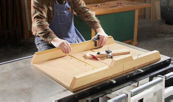 Build Your Own Table Saw Crosscut Sled