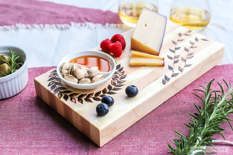 Cool DIY Wood Burned Cutting Board