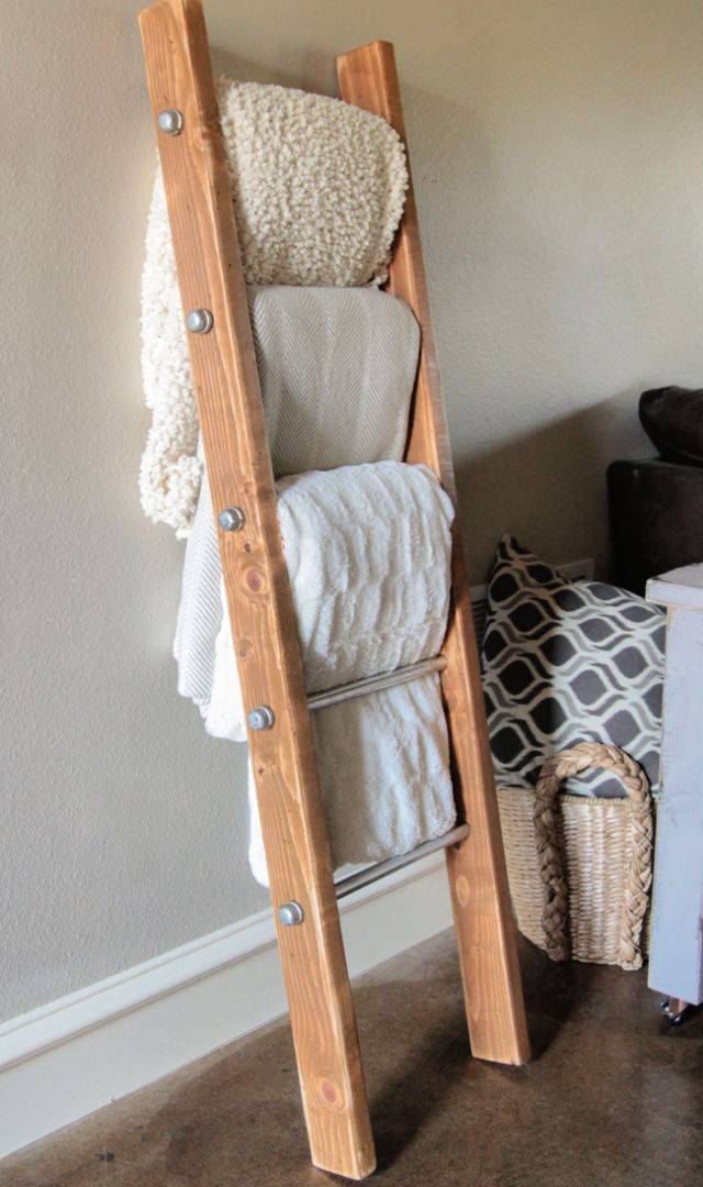 Cool Wood and Metal Pipe Blanket Ladder