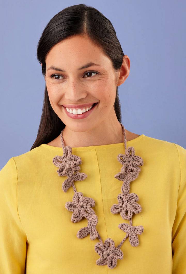 Crochet Glittering Flower Necklace Pattern