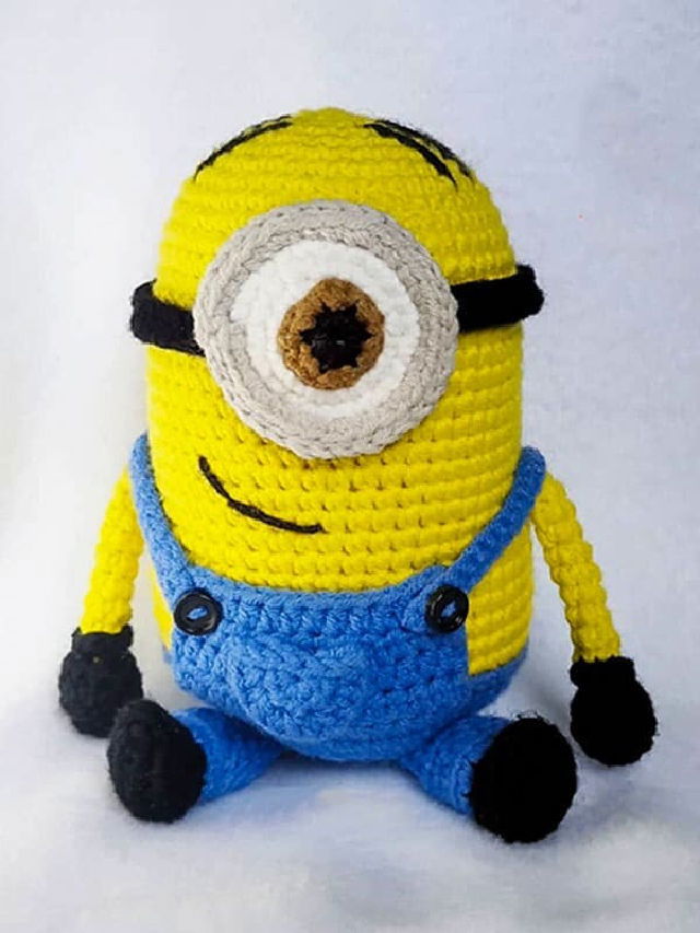 Crochet Sitting Minion Amigurumi Pattern