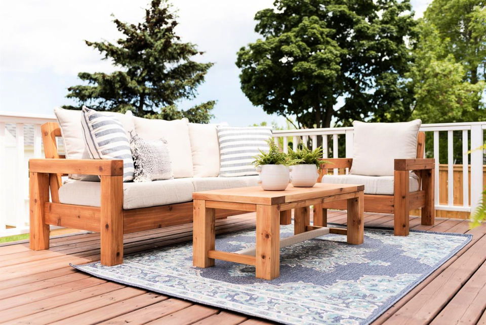 DIY Wooden Patio Sofa