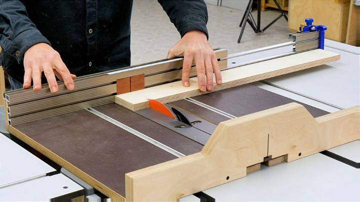 DIY Table Saw Sled With Adjustable Zero Clearance
