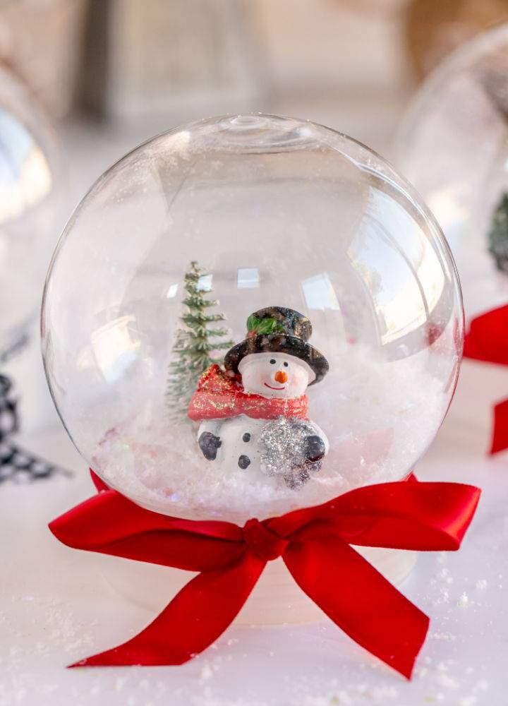 Gorgeous DIY Mason Jar Snow Globe