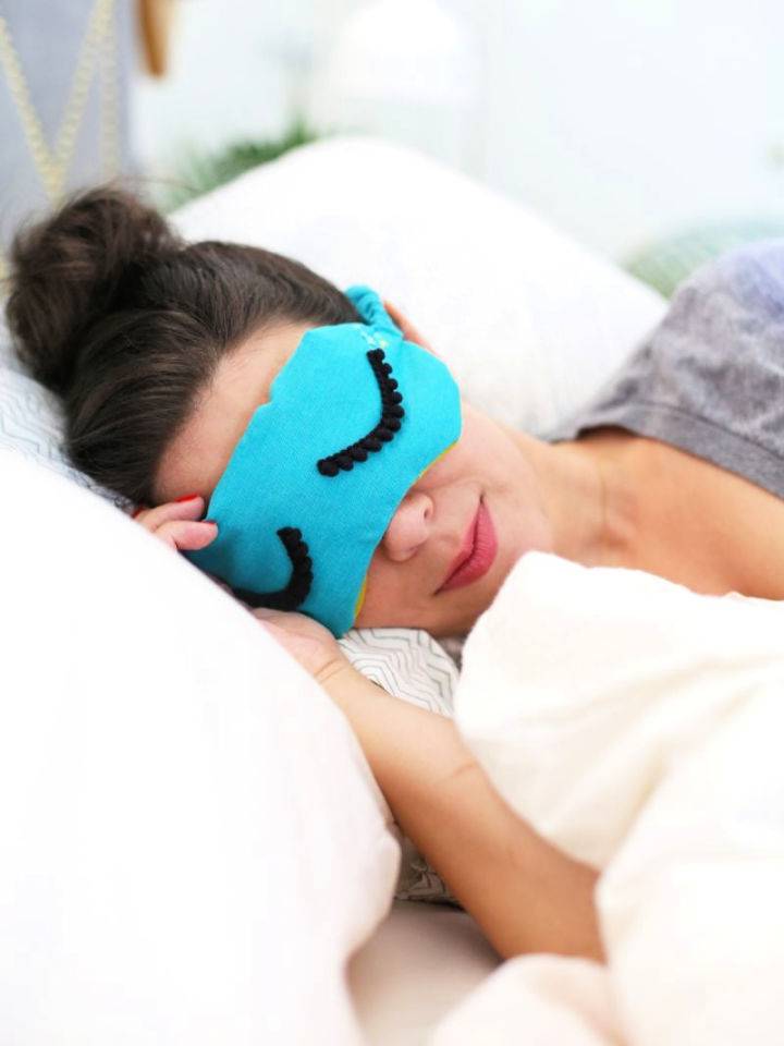 Gorgeous DIY Sleepy Eye Mask