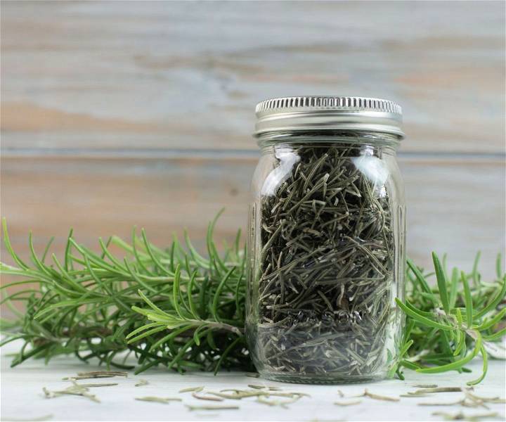 How to Dehydrate Rosemary