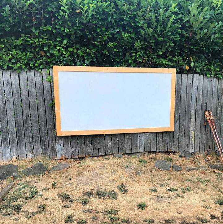 How to Do Outdoor Movie Screen