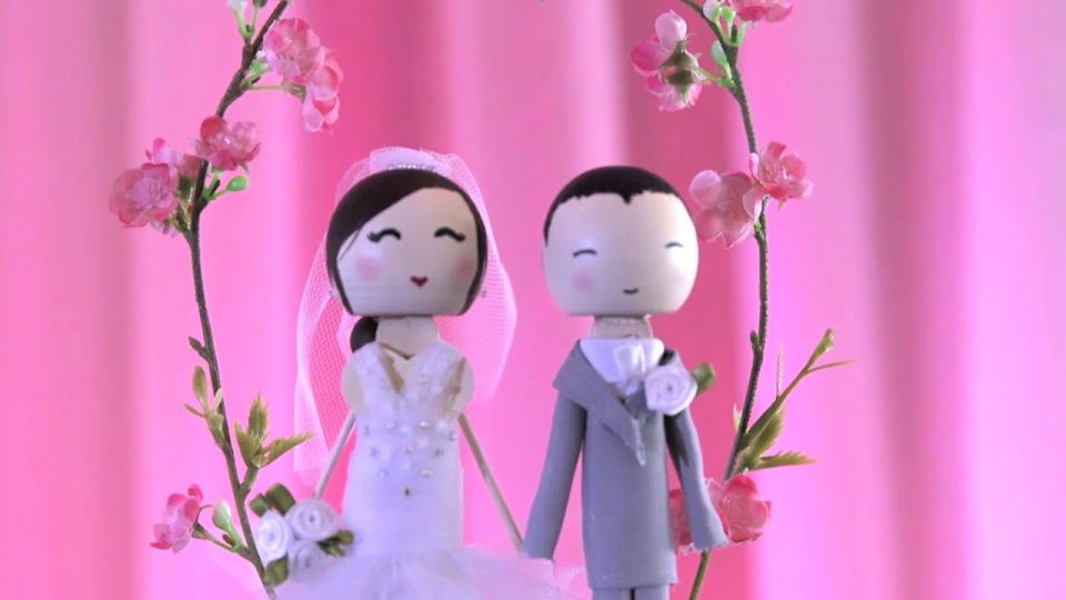 How to Do Wedding Cake Topper