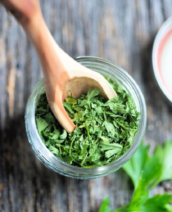 How to Dry Parsley Without a Dehydrator