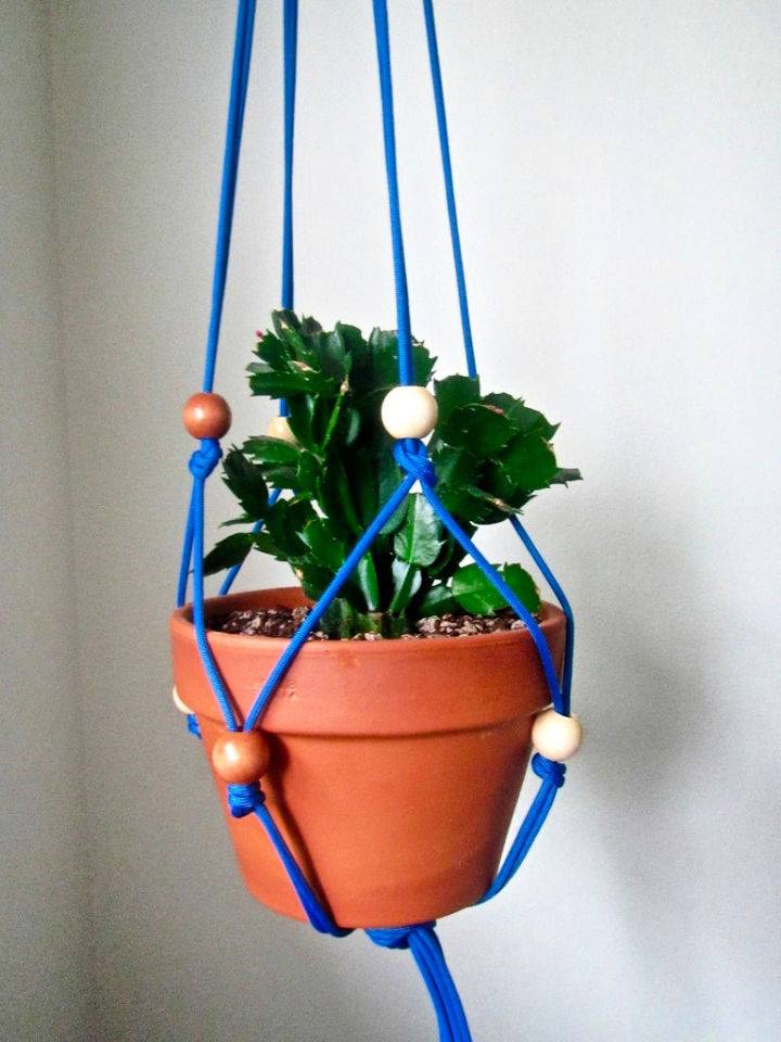 make Your Own Hanging Paracord Planter