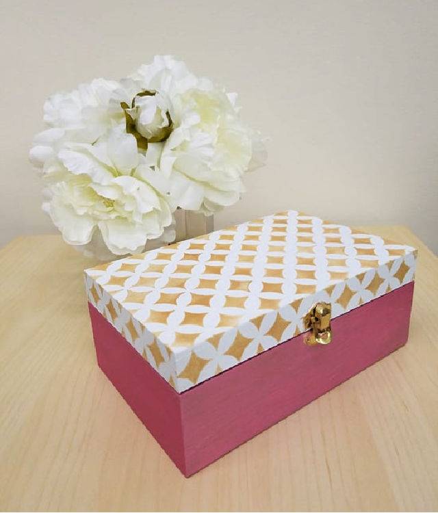 How to Stencil a Wooden Jewelry Box