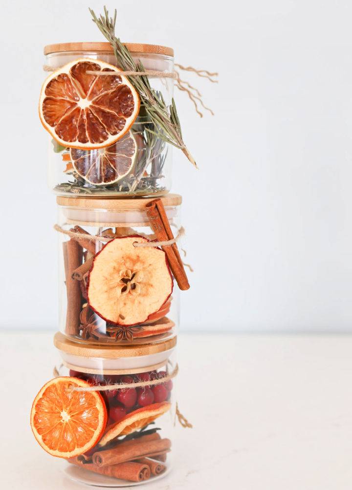 Make Your Own Dry Holiday Potpourri