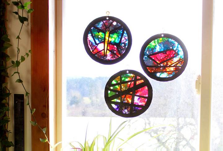 Make Your Own Melted Crayon Suncatchers