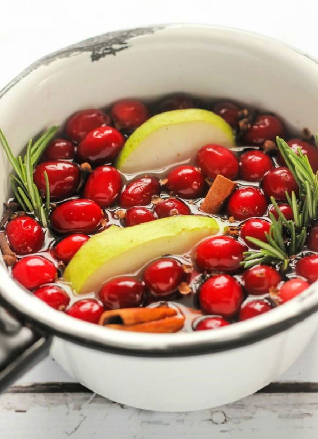 Make a Holiday Stove Top Potpourri