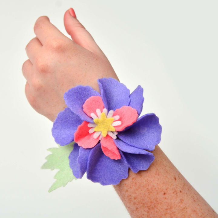 Making a Galentine's Felt Corsage