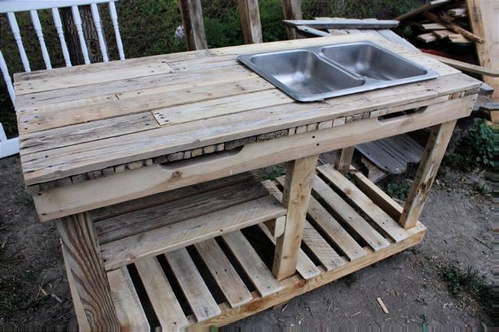 Making a Garden Wash Basin Out of Pallets