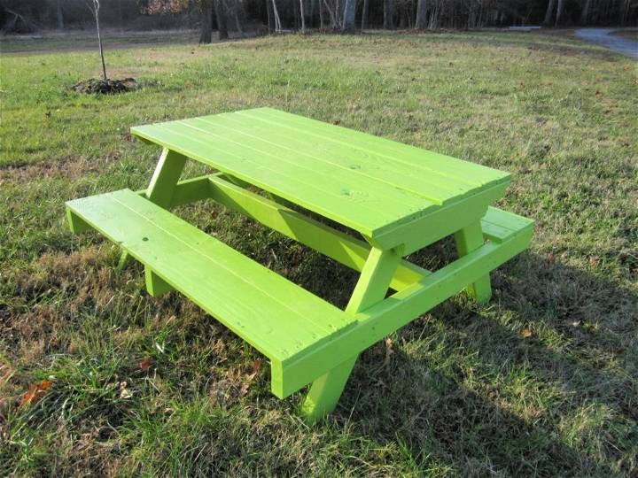 DIY Pallet Wood Picnic Table for kids